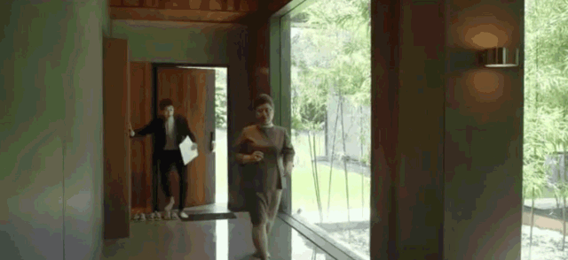 嘉多彩丨在中國，擁有《寄生蟲》里的“豪宅”一共分幾步？.gif